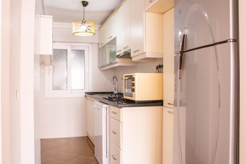 Измир: Spacious House in Konak With Balcony