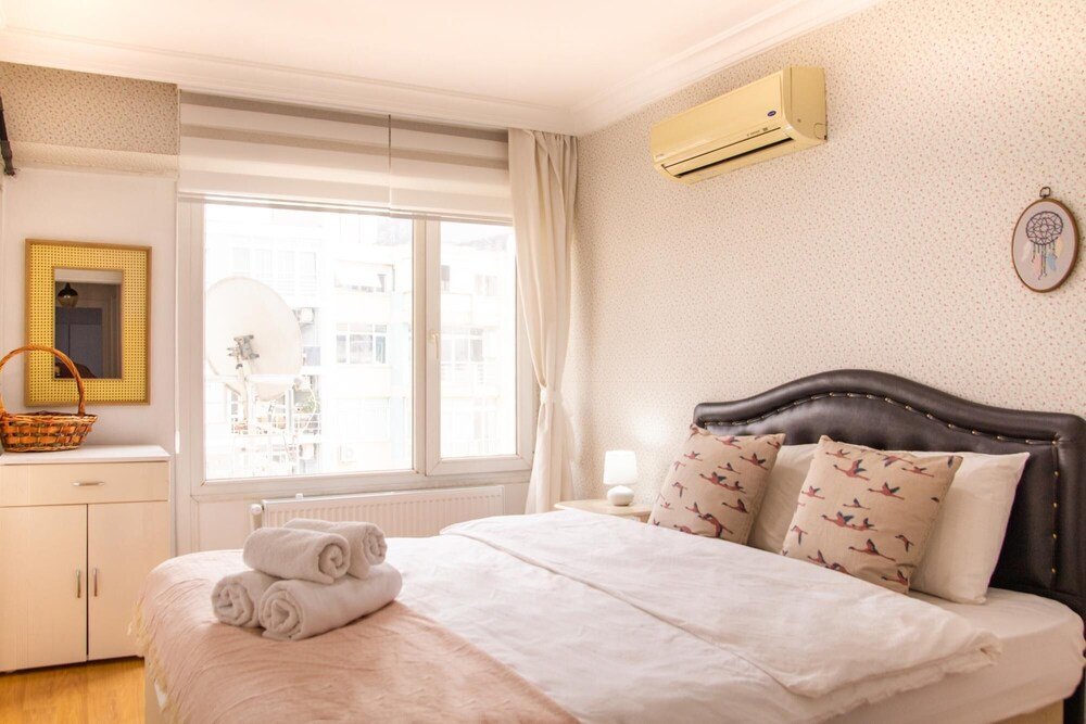 Измир: Spacious House in Konak With Balcony