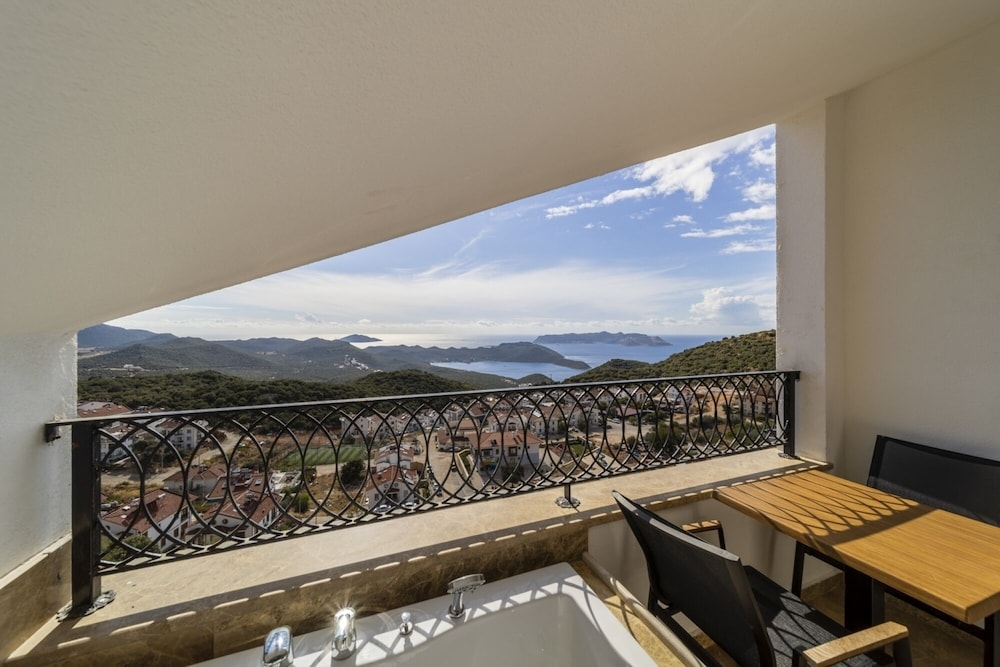 Каш: Gorgeous Flat With Sea View Jacuzzi In Antalya Kas