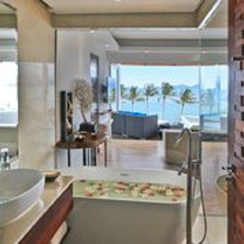 Самуи: Отель The Privilege Ezra Beach Club