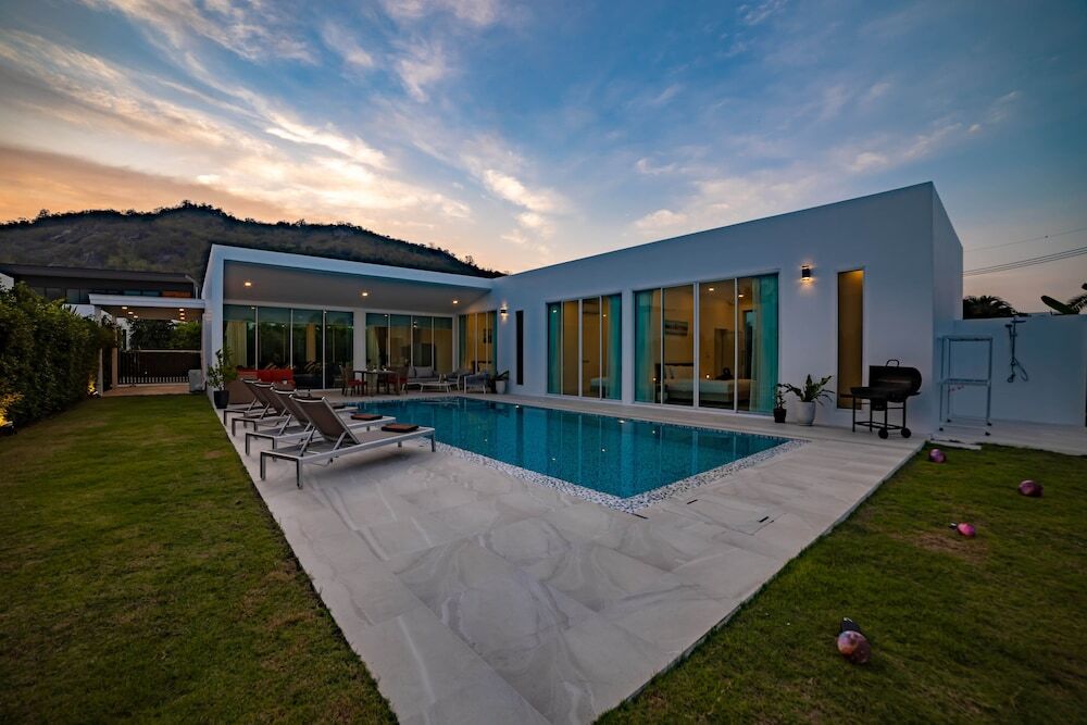 Хуахин: Modern 4 Bedroom Pool Villa PMK-A2
