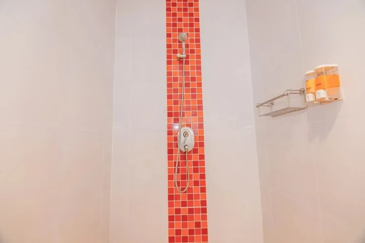 Накхонситхаммарат: The Original Orange Rooms