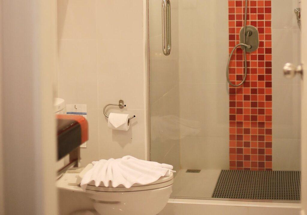 Накхонситхаммарат: The Original Orange Rooms
