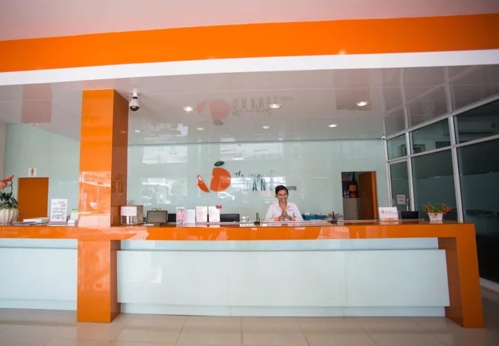 Накхонситхаммарат: The Original Orange Rooms