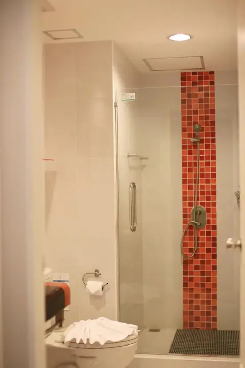 Накхонситхаммарат: The Original Orange Rooms