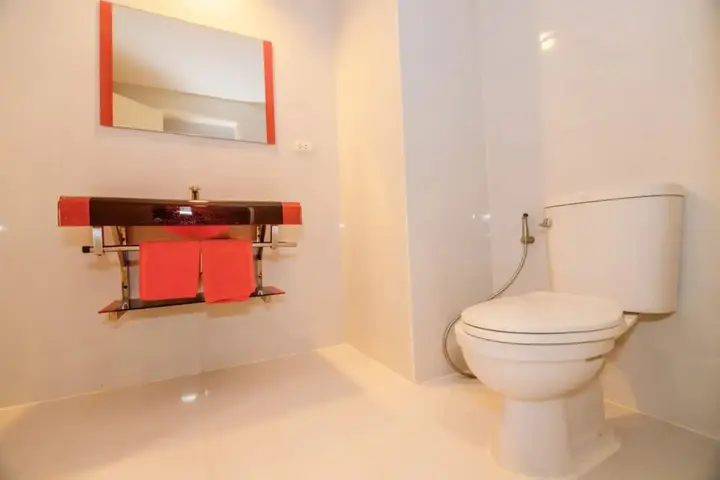 Накхонситхаммарат: The Original Orange Rooms
