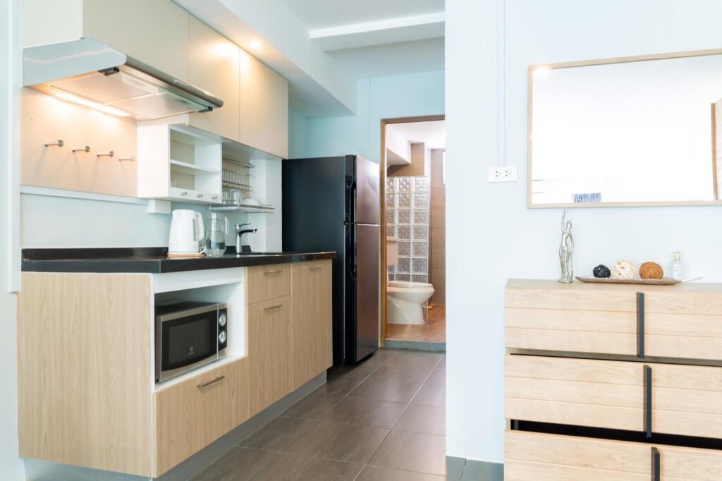 Чаам: The BEACH CHA AM Suites