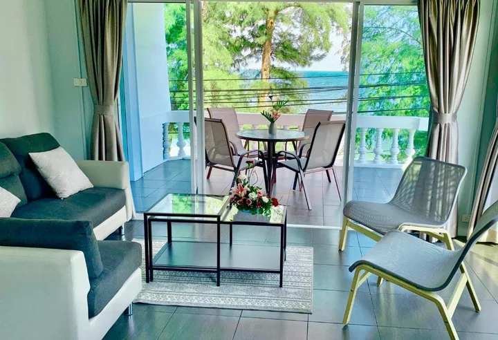 Чаам: The BEACH CHA AM Suites