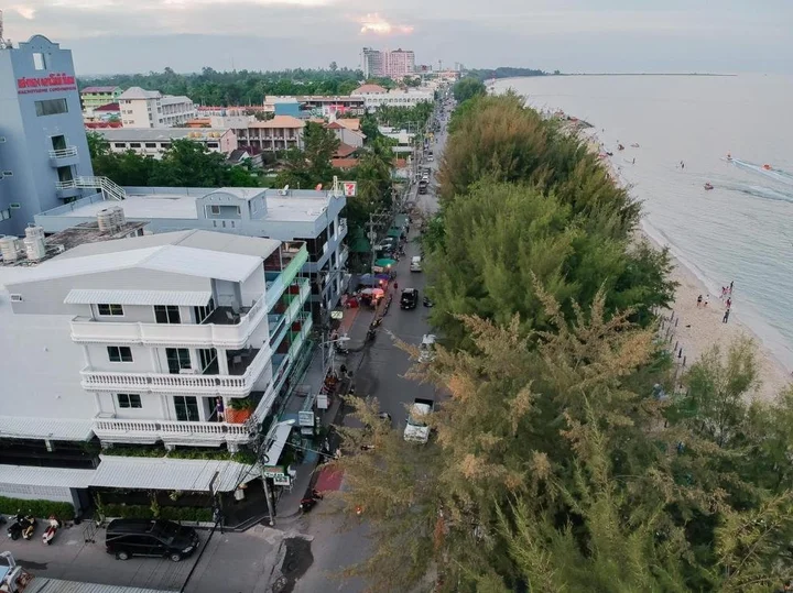 Чаам: The BEACH CHA AM Suites