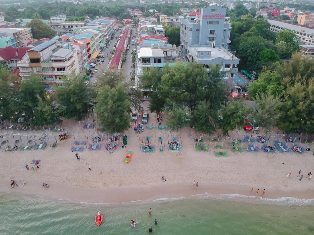 Чаам: The BEACH CHA AM Suites