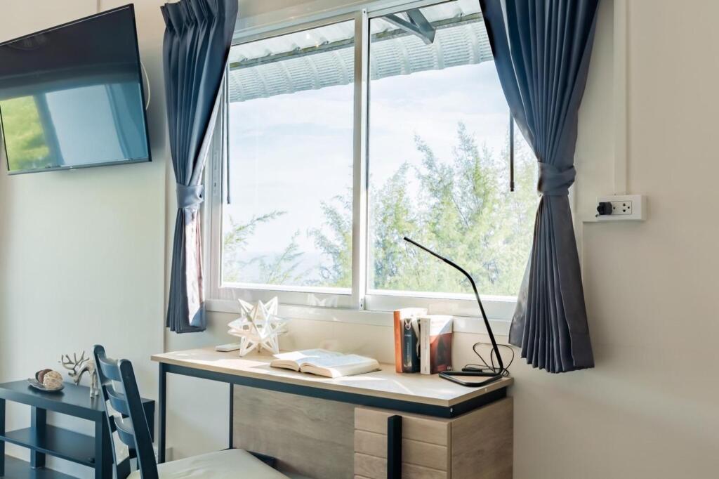 Чаам: The BEACH CHA AM Suites