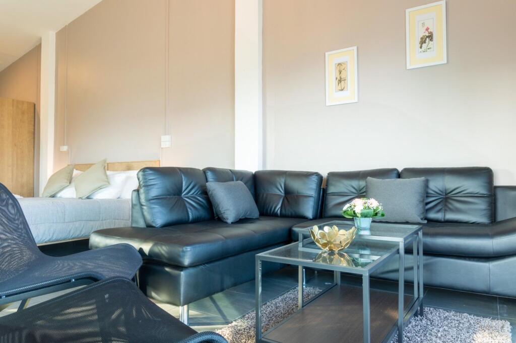 Чаам: The BEACH CHA AM Suites