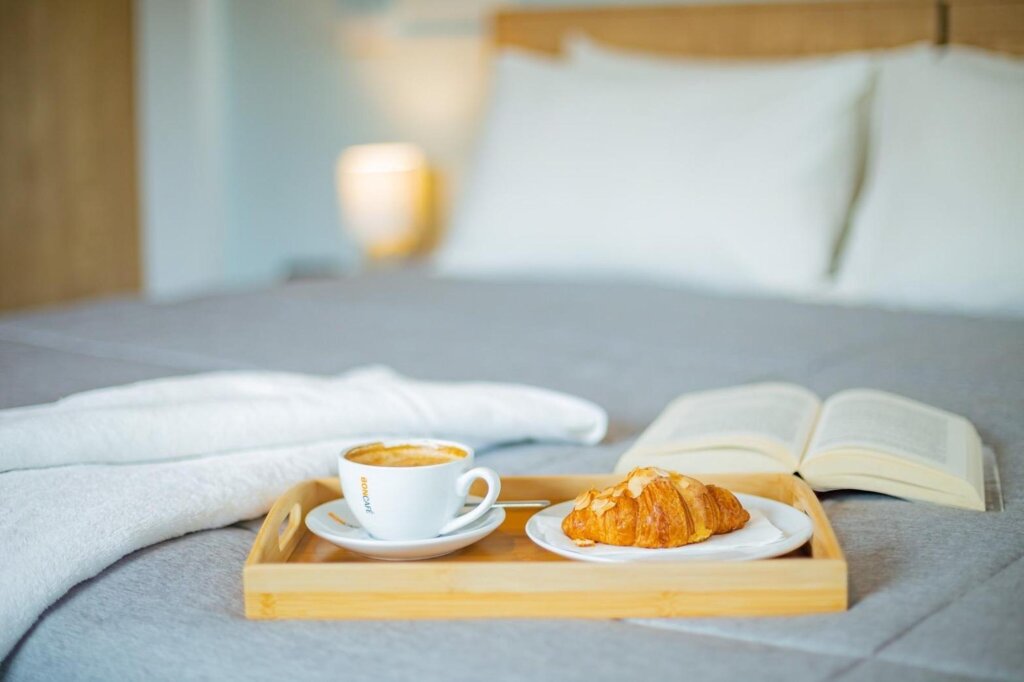 Чаам: The BEACH CHA AM Suites