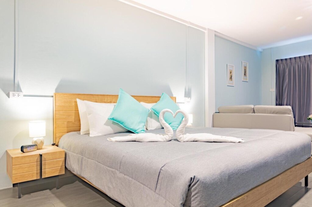 Чаам: The BEACH CHA AM Suites