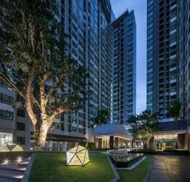 Сирача: The Base Central Pattaya by Avi