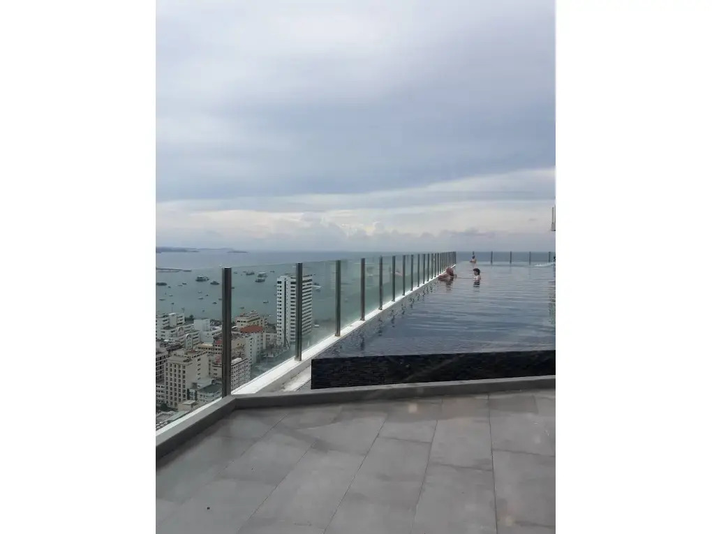 Сирача: The Base Central Pattaya by Avi