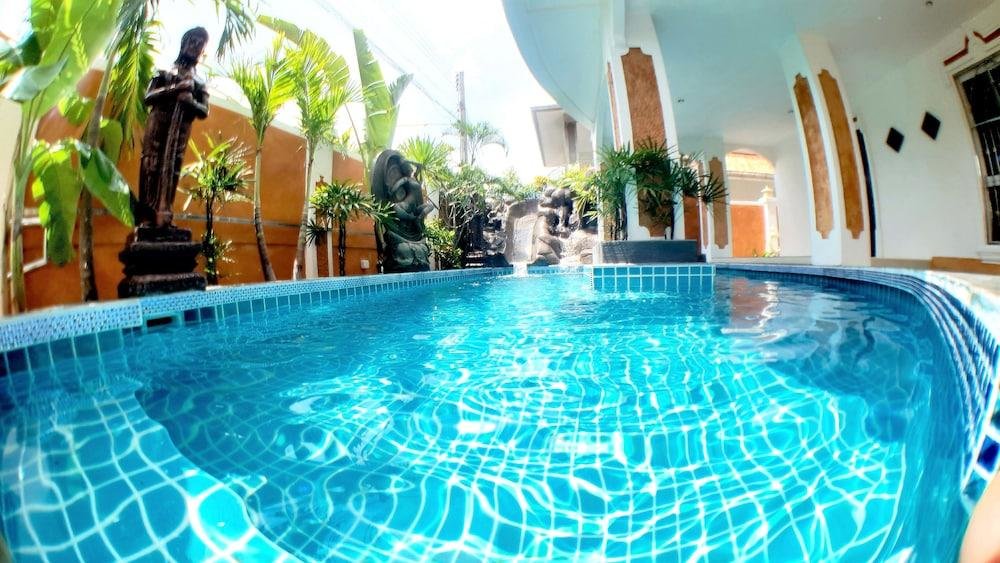 JOOPLAND Luxury Pool Villa Pattaya Walking Street 6 Bedrooms — фото 4