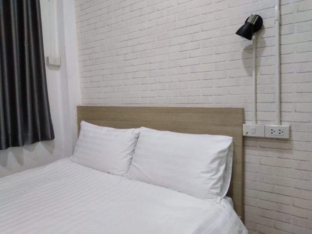 Бангкок: Ze Residence Bang Aor Station