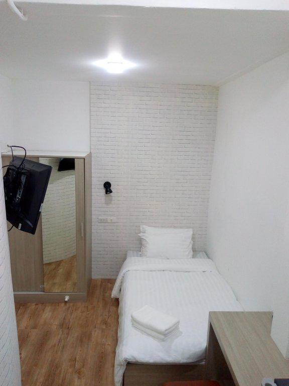 Бангкок: Ze Residence Bang Aor Station