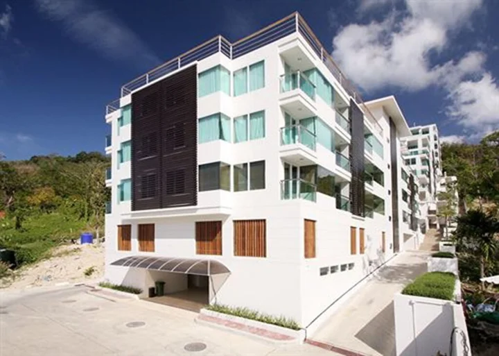 Кату: The Baycliff Residence