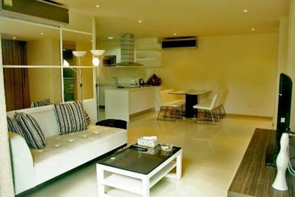 Кату: The Baycliff Residence