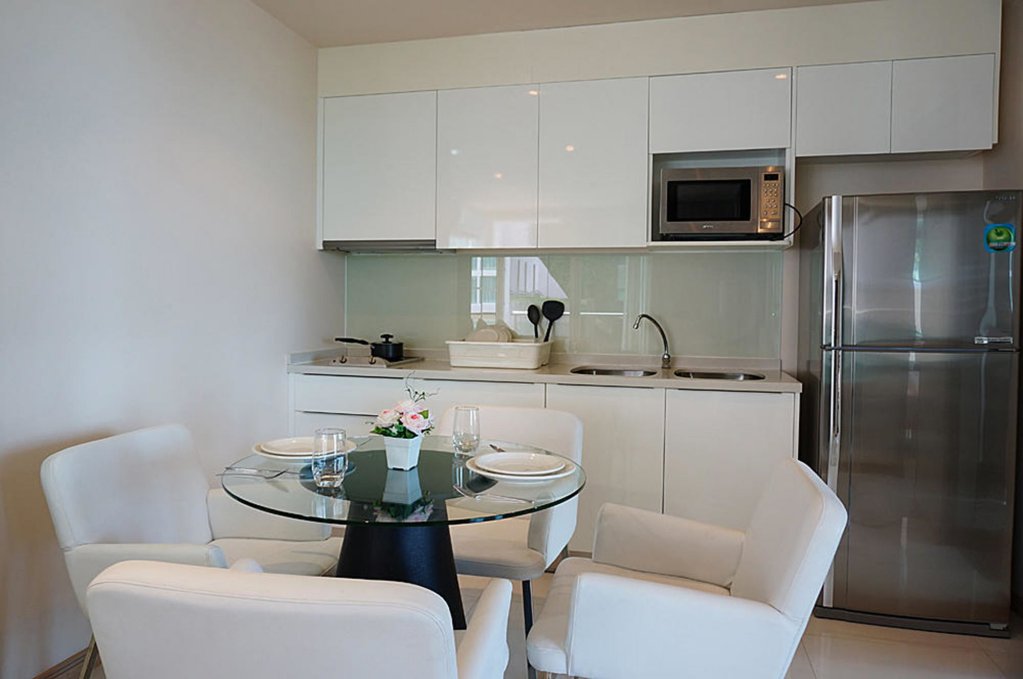 Кату: The Baycliff Residence
