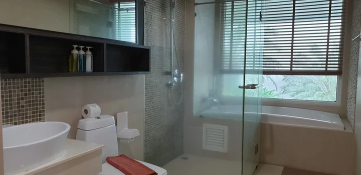Кату: The Baycliff Residence
