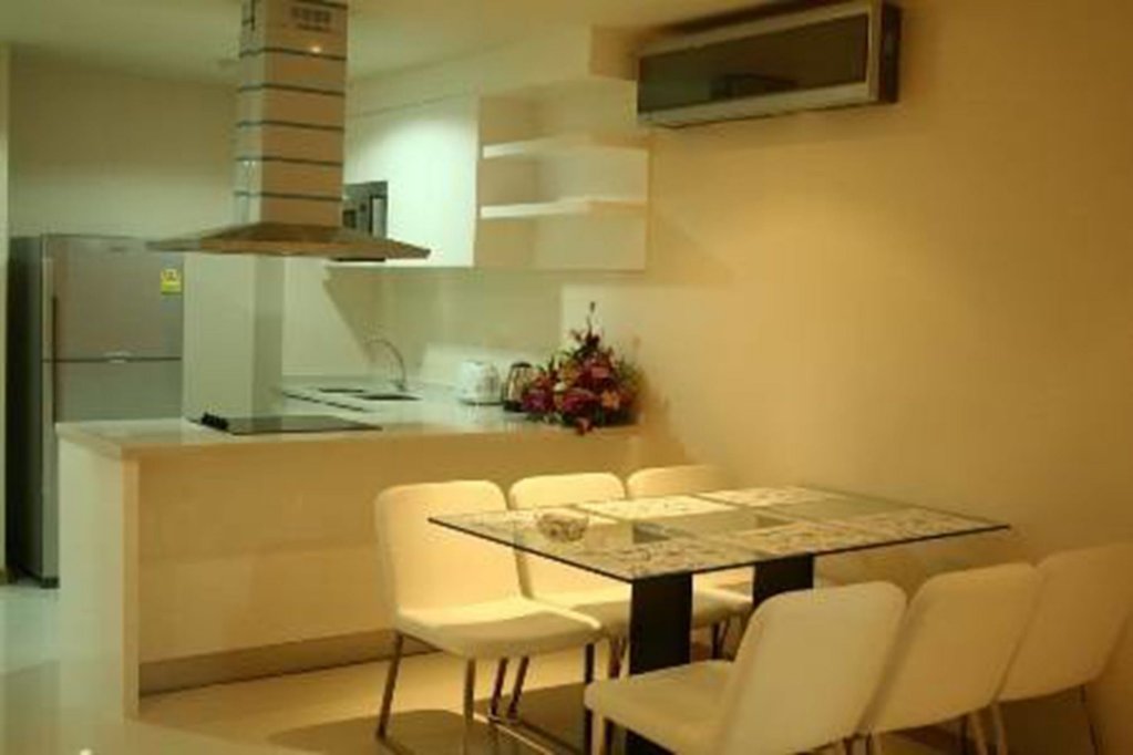 Кату: The Baycliff Residence