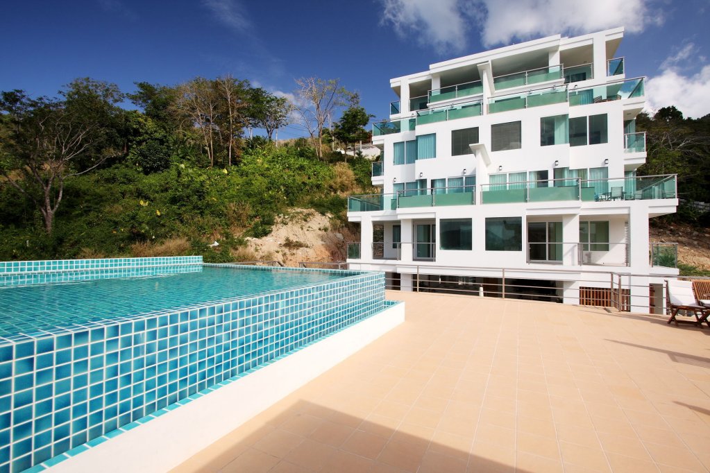 Кату: The Baycliff Residence