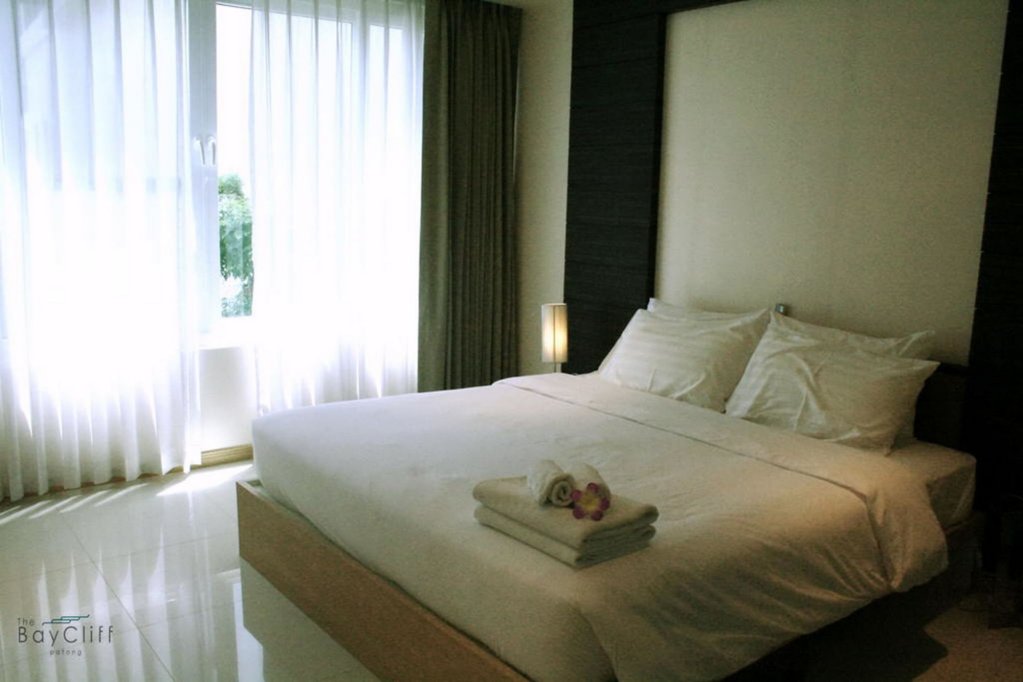 Кату: The Baycliff Residence