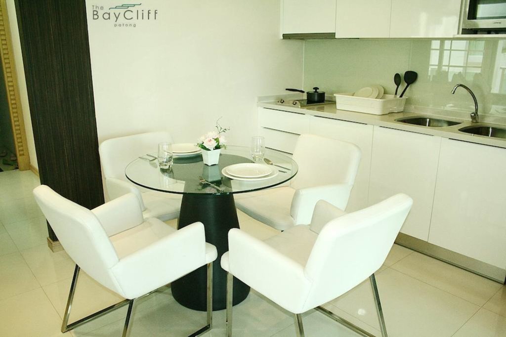 Кату: The Baycliff Residence