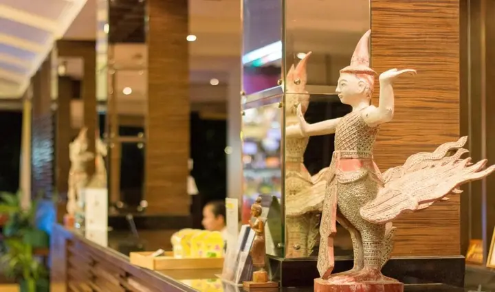 Пхукет: All Seasons Naiharn Phuket