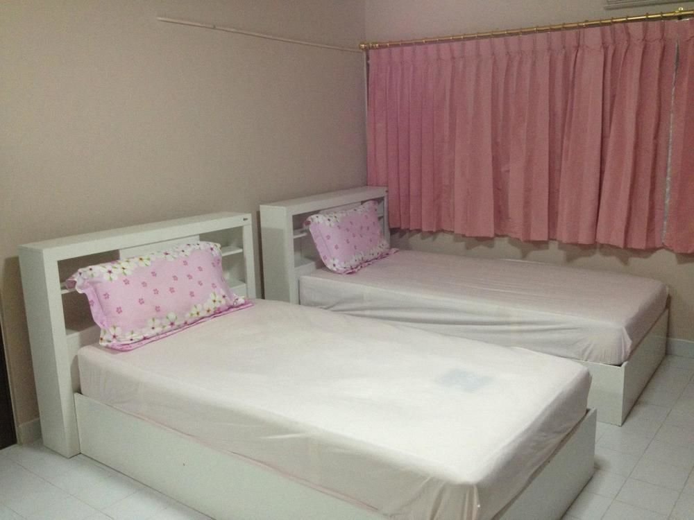 Паккрет: 258 Room Place