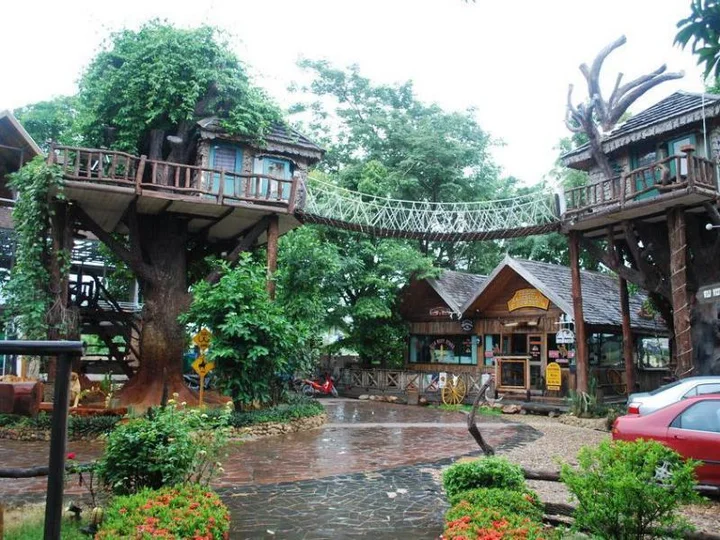 Сан-Кампаенг: The Log of Paradis