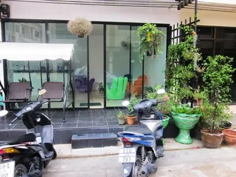 Кату: Meg Guesthouse