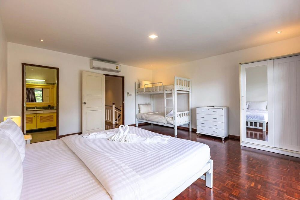 Хуахин: 4 BR Townhouse in Great Location BSS
