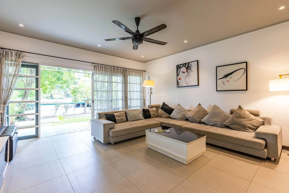 Хуахин: 4 BR Townhouse in Great Location BSS