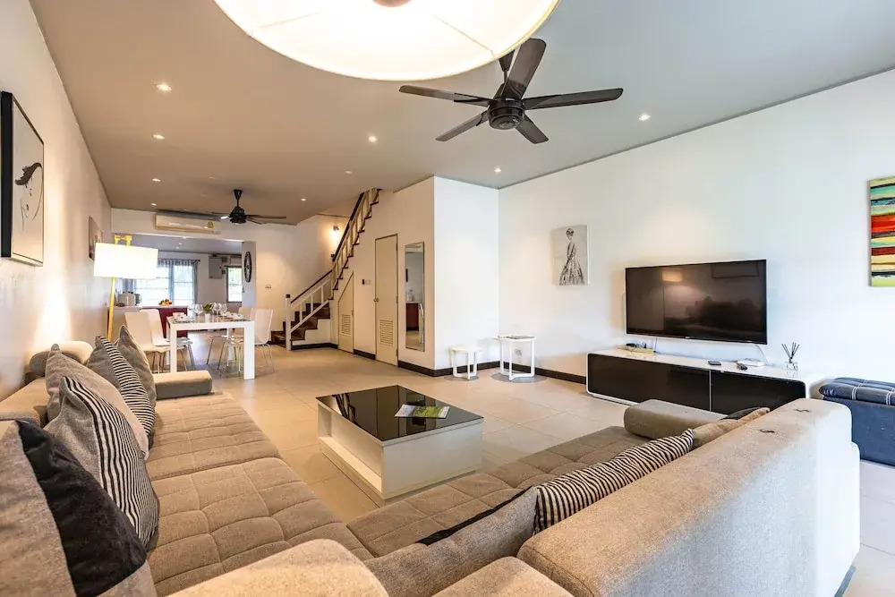 Хуахин: 4 BR Townhouse in Great Location BSS