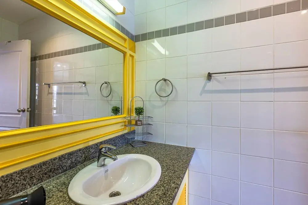Хуахин: 4 BR Townhouse in Great Location BSS