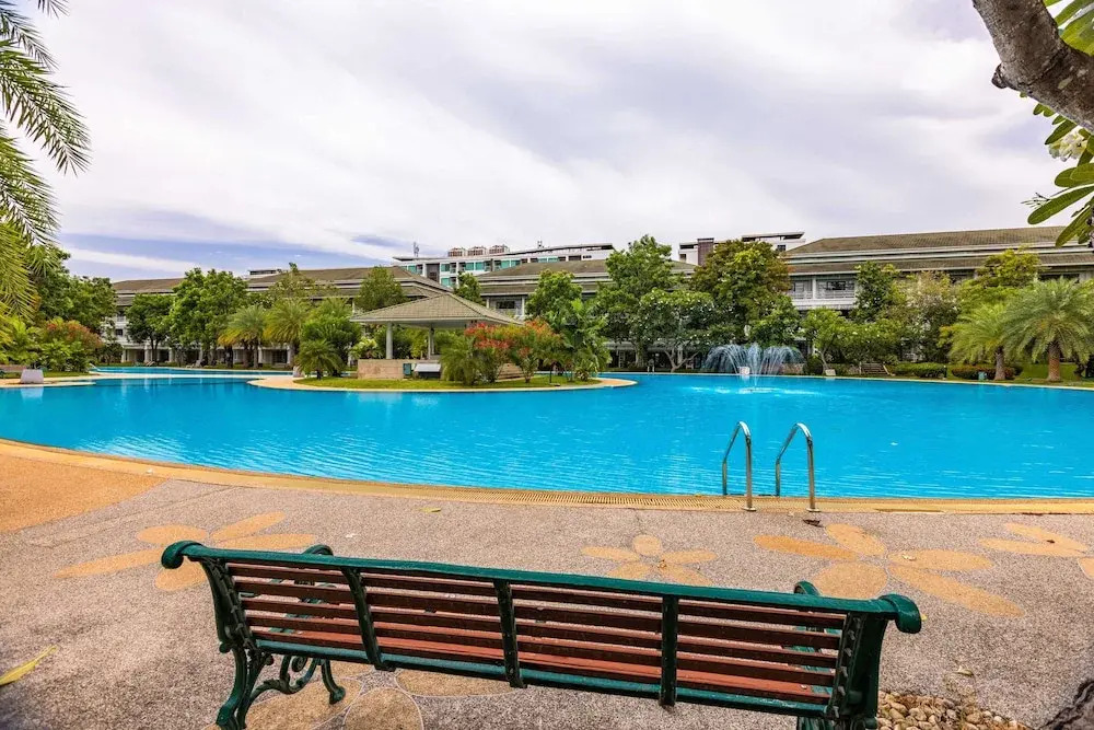 Хуахин: 4 BR Townhouse in Great Location BSS