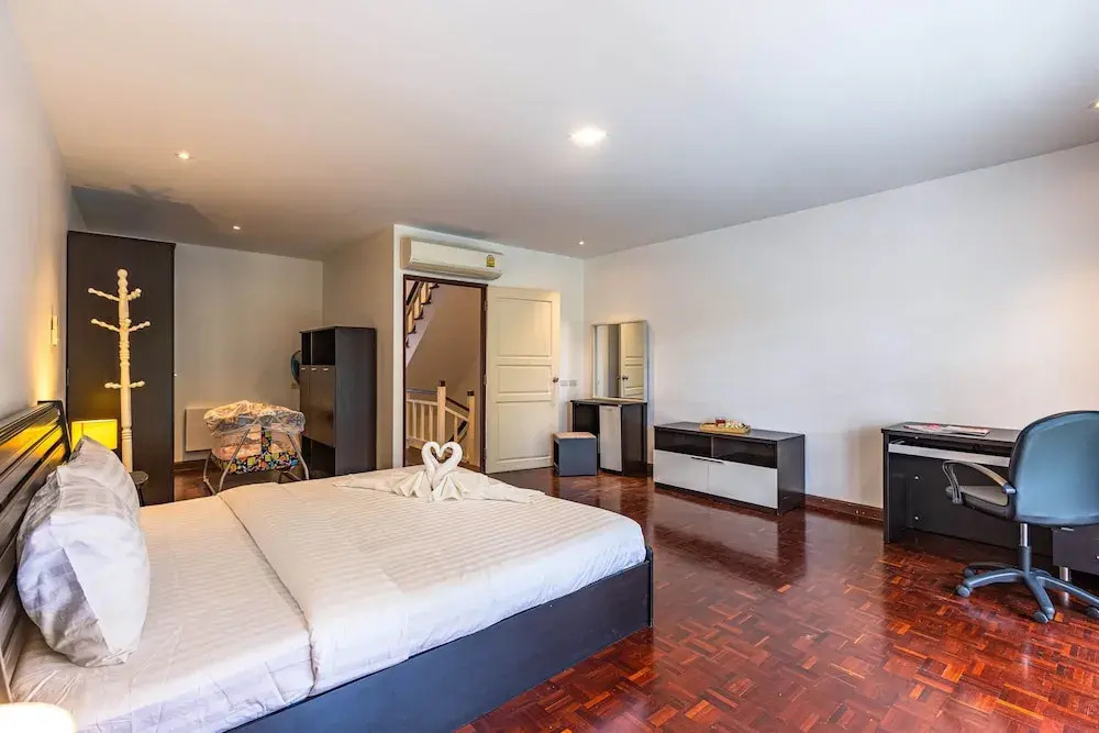 Хуахин: 4 BR Townhouse in Great Location BSS