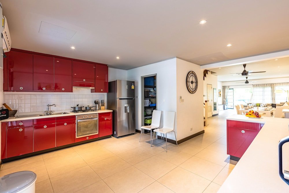 Хуахин: 4 BR Townhouse in Great Location BSS