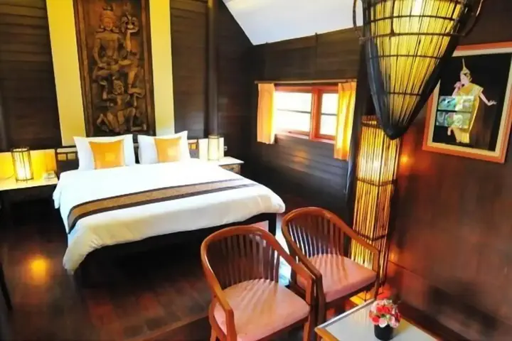 Хуахин: Ruen Kanok Thai House