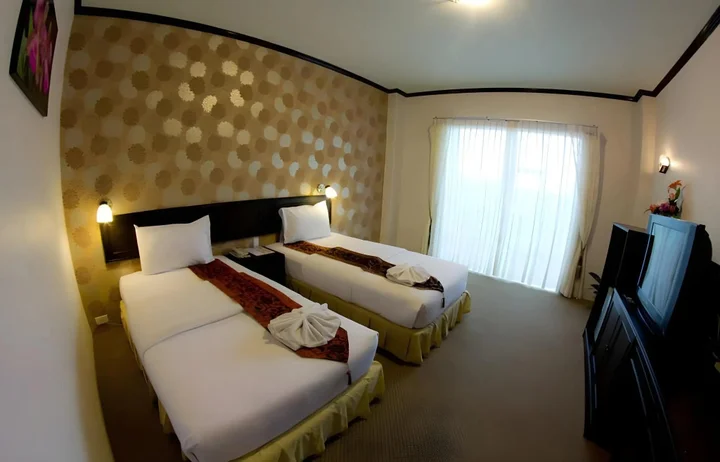 Лопбури: Golden Dragon Resort