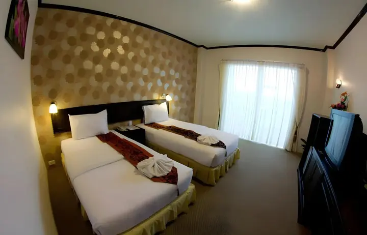 Лопбури: Golden Dragon Resort