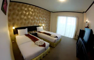 Лопбури: Golden Dragon Resort