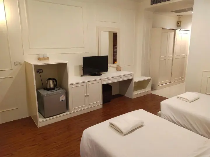 Лопбури: Golden Dragon Resort