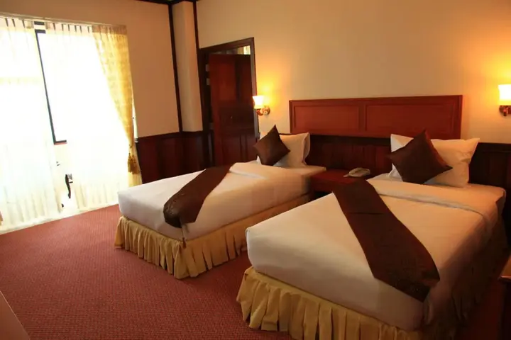 Лопбури: Golden Dragon Resort