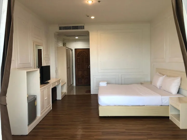 Лопбури: Golden Dragon Resort