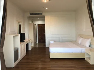 Лопбури: Golden Dragon Resort